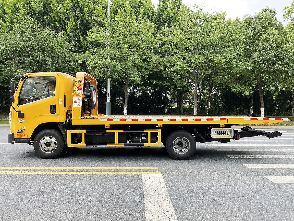 國六江鈴凱運(yùn)藍(lán)牌一體板清障車