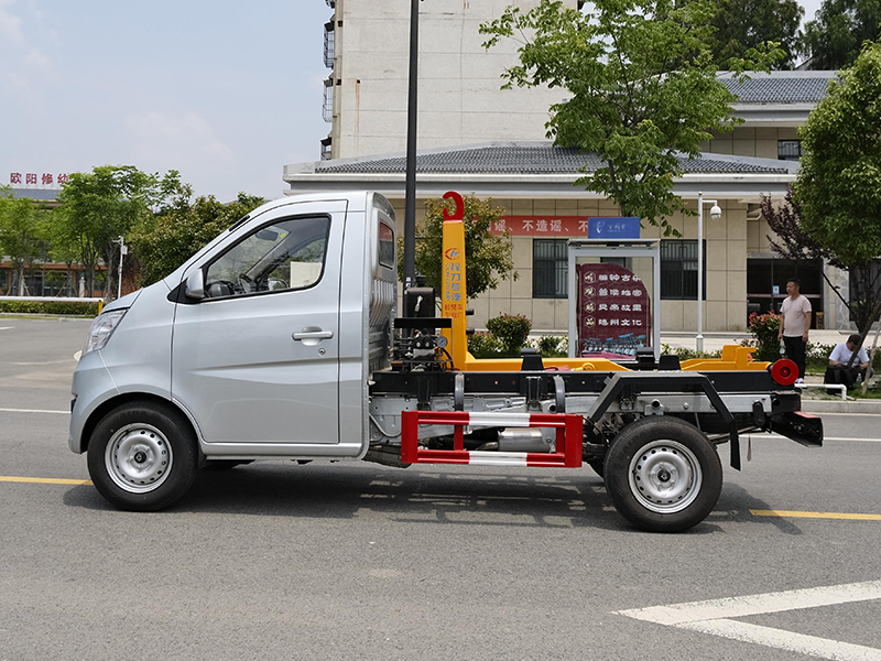 長(zhǎng)安2900勾臂垃圾車(chē)