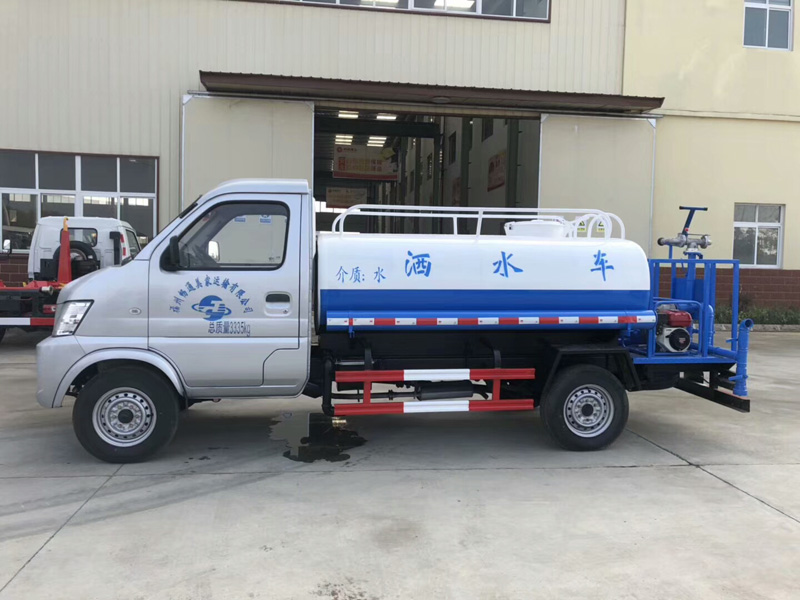 北汽昌河2噸藍(lán)牌汽油灑水車